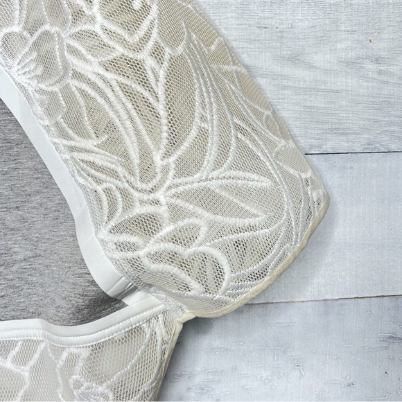 Elie Tahari Sport Cape - Picture 6 of 9